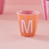 Rice: Medium melamine beker - Alfabet - M Roze Streep MELCU-ALPSTRMI
