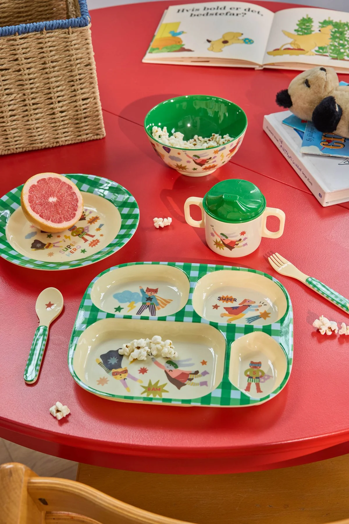 RICE: Melamine 4 vaks kinderbord | Hero print | Groen KIPL4-HERO RICE: Melamine 4 vaks kinderbord | Hero print | Groen KIPL4-HERO