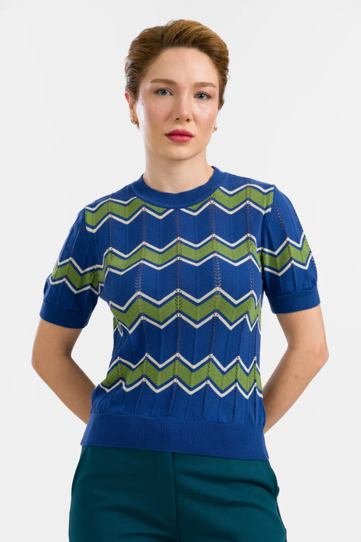 LaLamour: Knitwear top met ronde hals en korte mouwen | Zigzag blauw LaLamour: Knitwear top met ronde hals en korte mouwen | Zigzag blauw